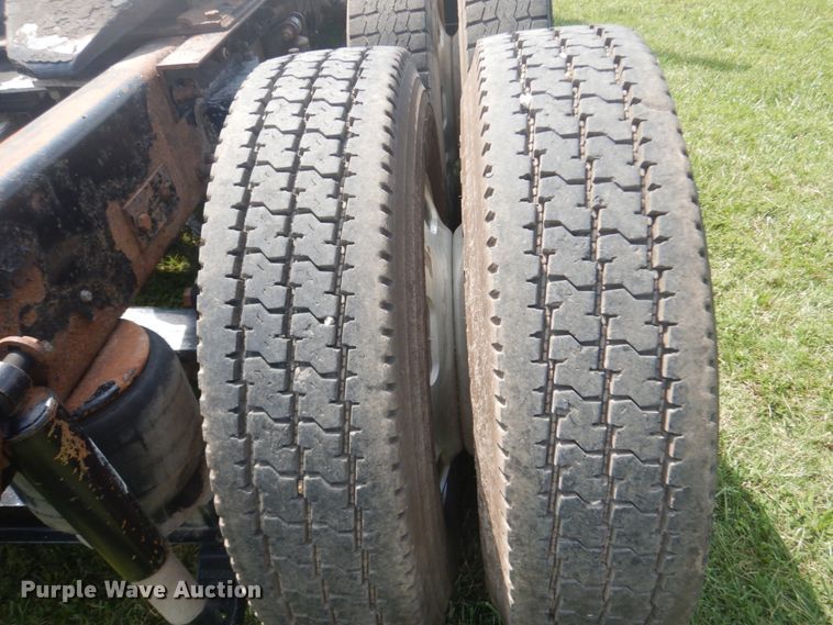 image for item JI9414 2008 Kenworth T800  semi truck