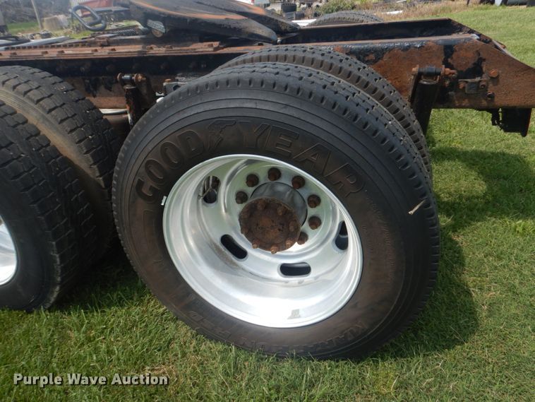 image for item JI9414 2008 Kenworth T800  semi truck