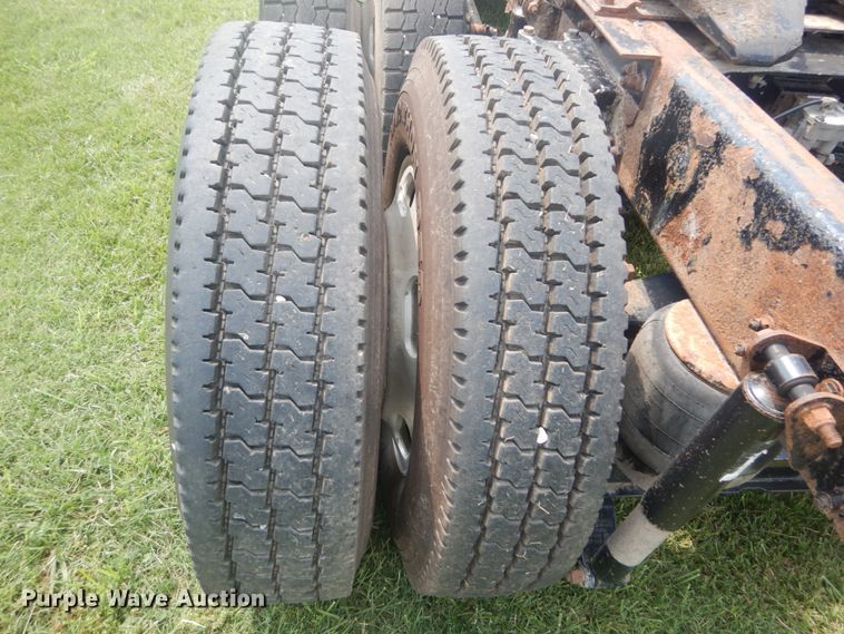 image for item JI9414 2008 Kenworth T800  semi truck