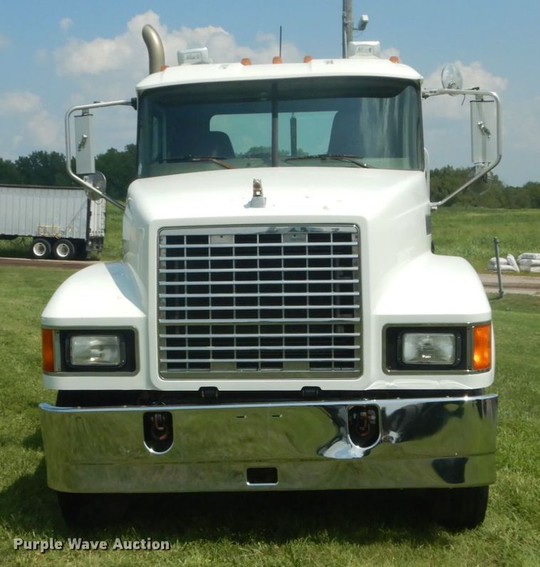 image for item JI9415 2006 Mack CH600  semi truck