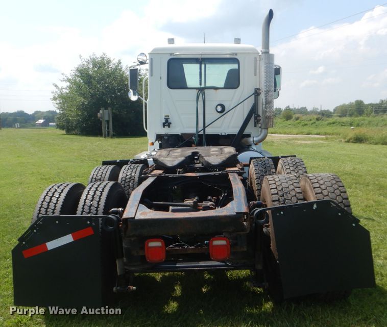 image for item JI9415 2006 Mack CH600  semi truck