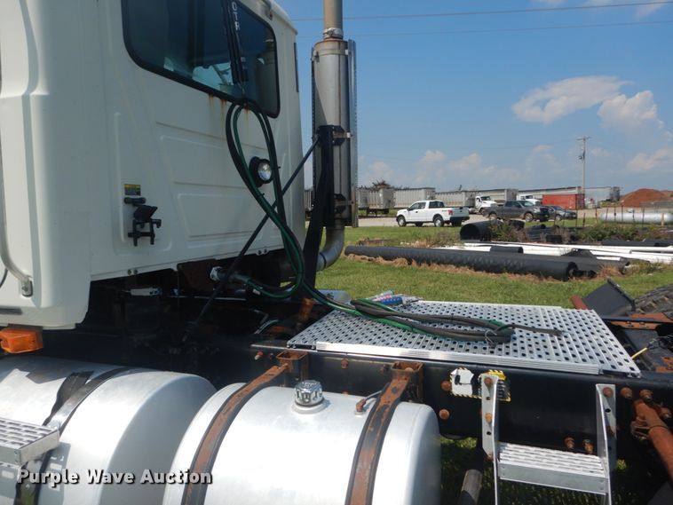 image for item JI9415 2006 Mack CH600  semi truck