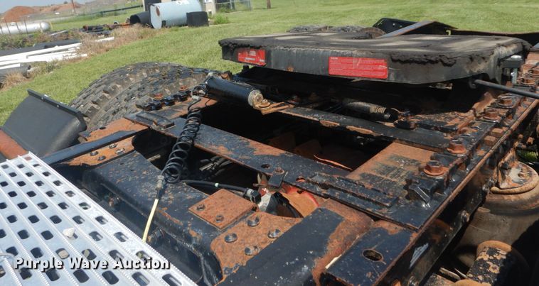 image for item JI9415 2006 Mack CH600  semi truck