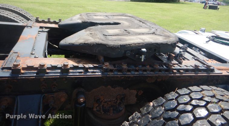 image for item JI9415 2006 Mack CH600  semi truck