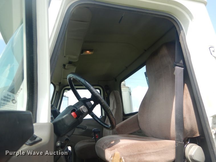 image for item JI9415 2006 Mack CH600  semi truck