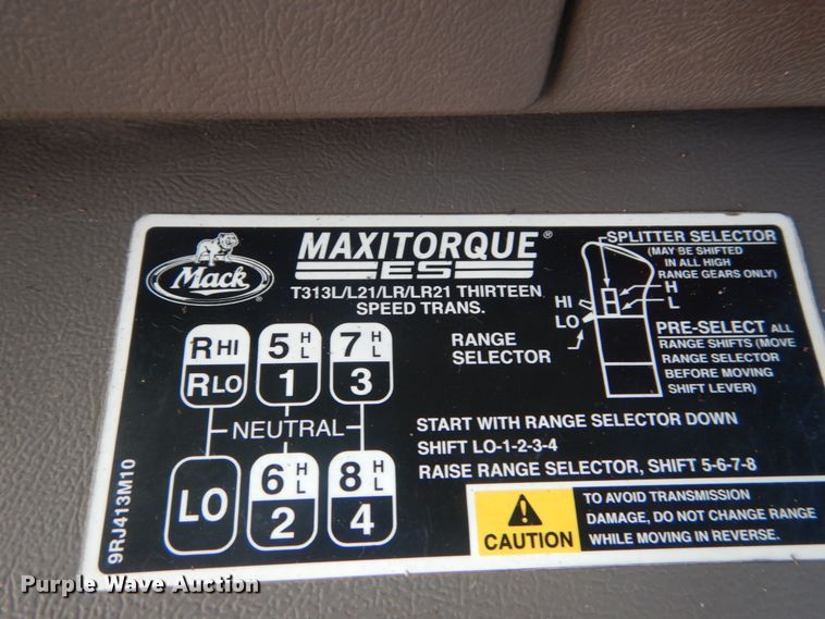 image for item JI9415 2006 Mack CH600  semi truck