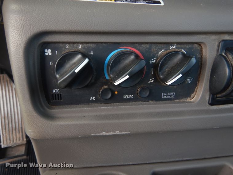 image for item JI9415 2006 Mack CH600  semi truck