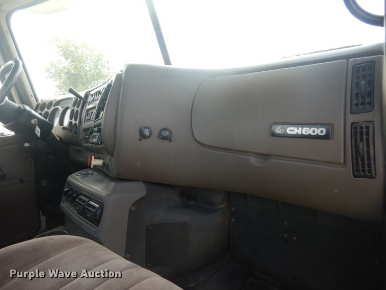 image for item JI9415 2006 Mack CH600  semi truck