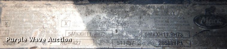 image for item JI9415 2006 Mack CH600  semi truck