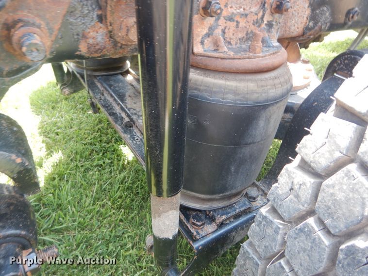 image for item JI9415 2006 Mack CH600  semi truck