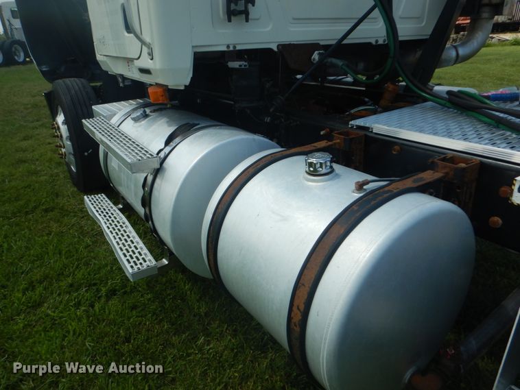 image for item JI9415 2006 Mack CH600  semi truck