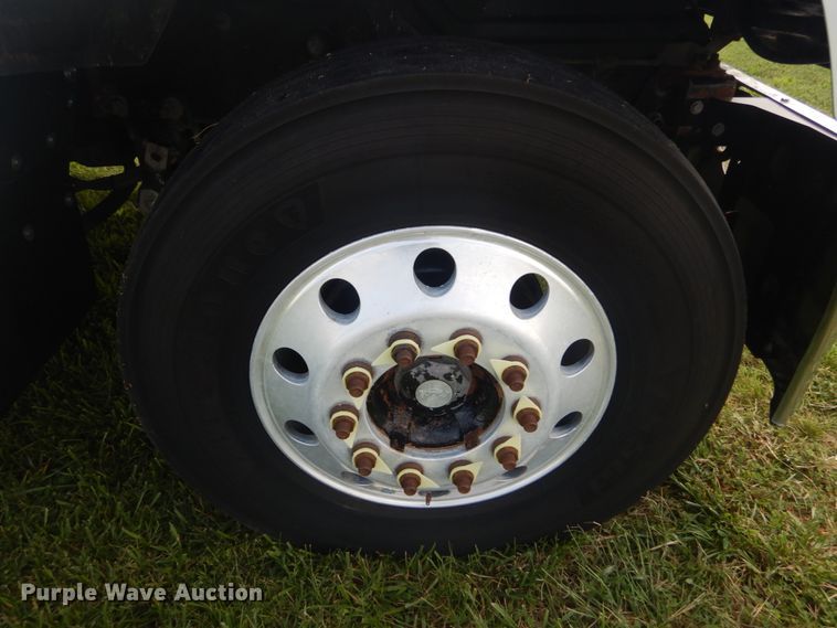 image for item JI9415 2006 Mack CH600  semi truck