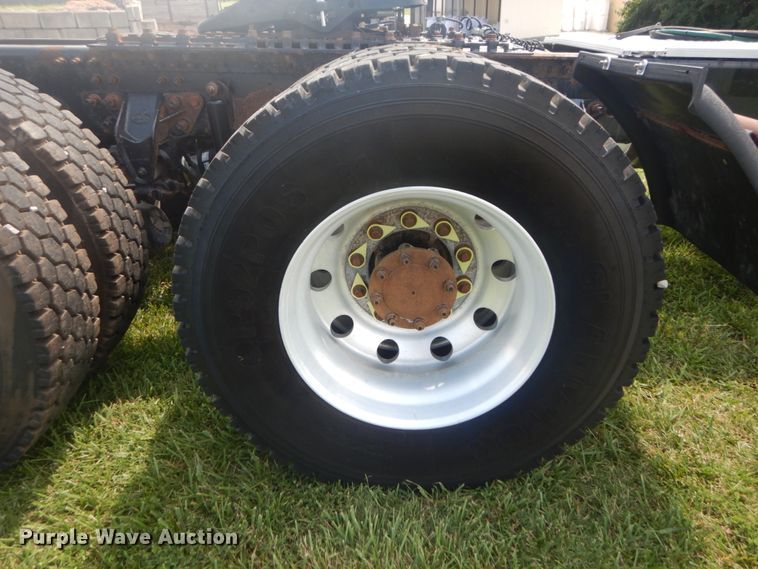 image for item JI9415 2006 Mack CH600  semi truck