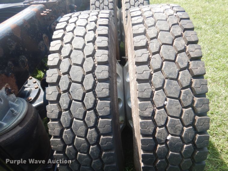 image for item JI9415 2006 Mack CH600  semi truck