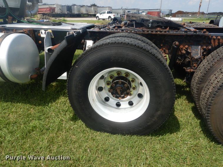 image for item JI9415 2006 Mack CH600  semi truck