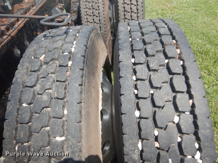 image for item JI9415 2006 Mack CH600  semi truck