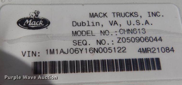 image for item JI9415 2006 Mack CH600  semi truck