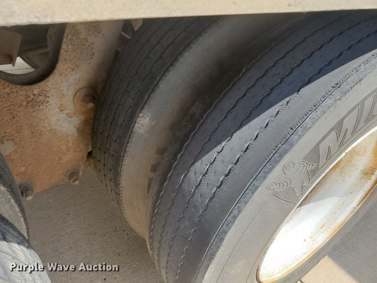 image for item JM9523 2000 Wabash National  dry van trailer