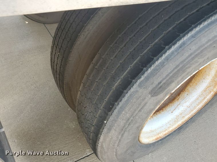 image for item JM9523 2000 Wabash National  dry van trailer