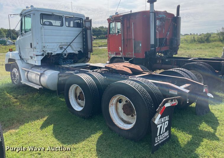 image for item JQ9617 2000 Freightliner FLC  semi truck