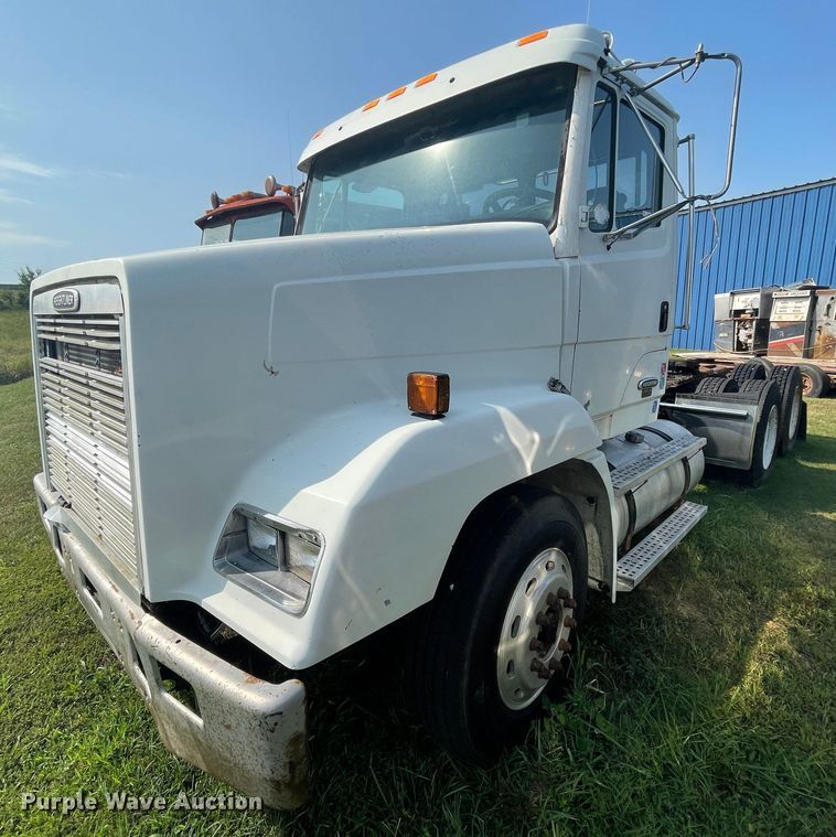 image for item JQ9617 2000 Freightliner FLC  semi truck