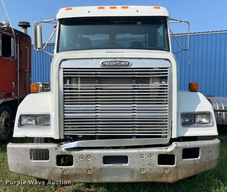 image for item JQ9617 2000 Freightliner FLC  semi truck