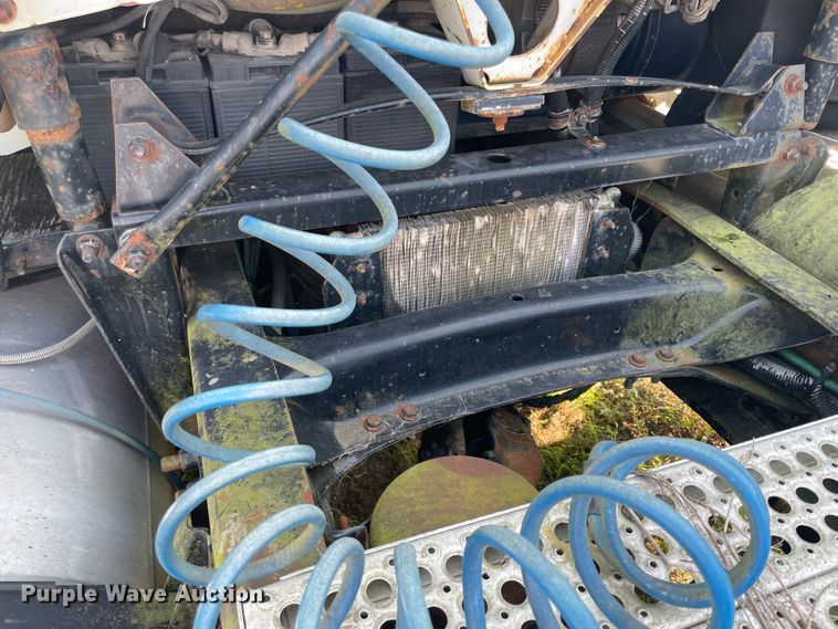 image for item JQ9617 2000 Freightliner FLC  semi truck