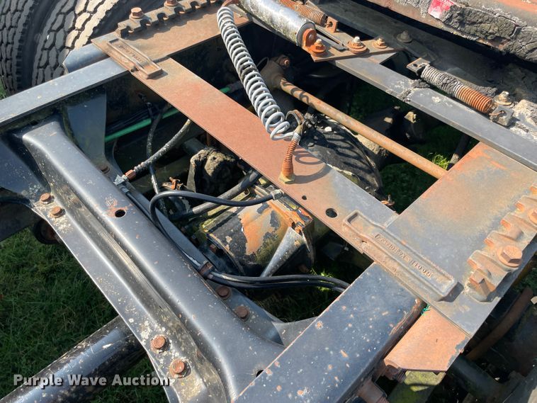 image for item JQ9617 2000 Freightliner FLC  semi truck