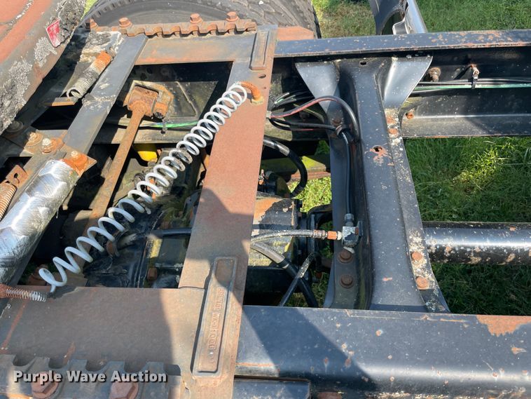 image for item JQ9617 2000 Freightliner FLC  semi truck