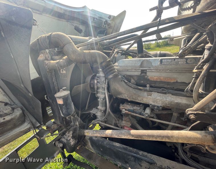 image for item JQ9617 2000 Freightliner FLC  semi truck