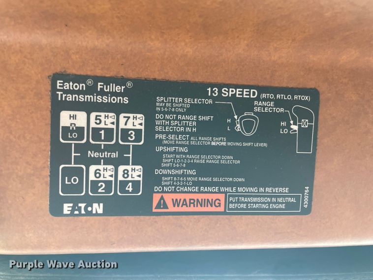 image for item JQ9617 2000 Freightliner FLC  semi truck