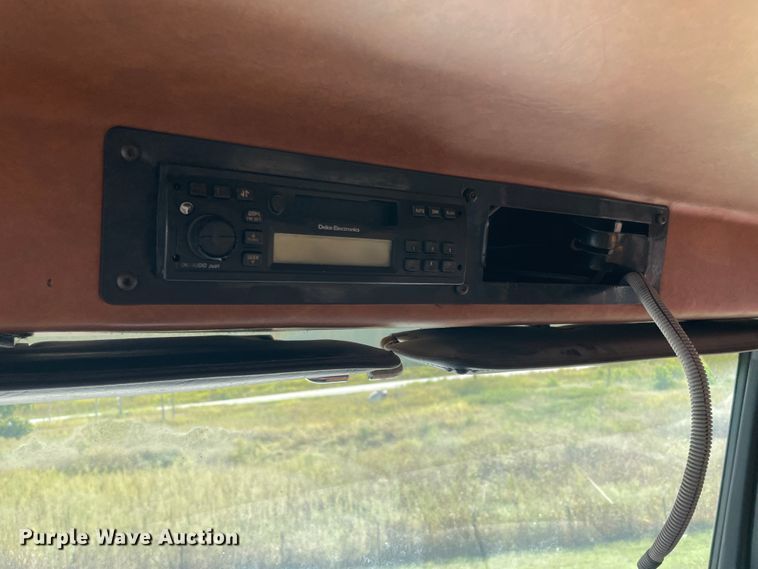 image for item JQ9617 2000 Freightliner FLC  semi truck