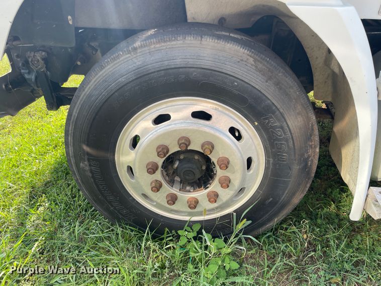 image for item JQ9617 2000 Freightliner FLC  semi truck