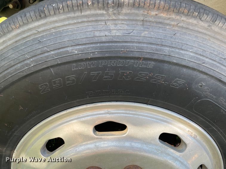 image for item JQ9617 2000 Freightliner FLC  semi truck