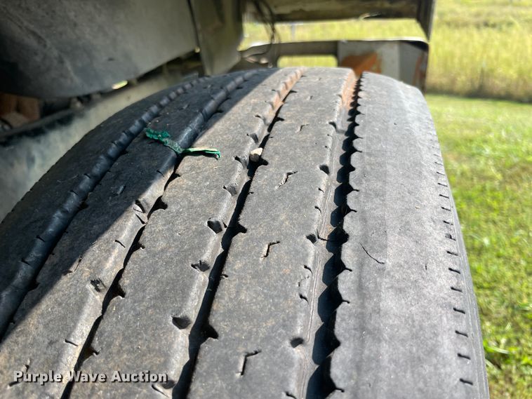 image for item JQ9617 2000 Freightliner FLC  semi truck