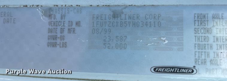 image for item JQ9617 2000 Freightliner FLC  semi truck