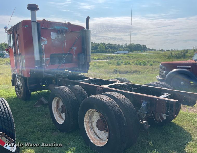 image for item JQ9618 1977 Kenworth KI00C  semi truck