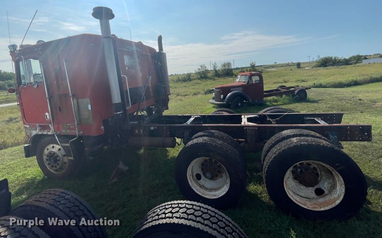 image for item JQ9618 1977 Kenworth KI00C  semi truck