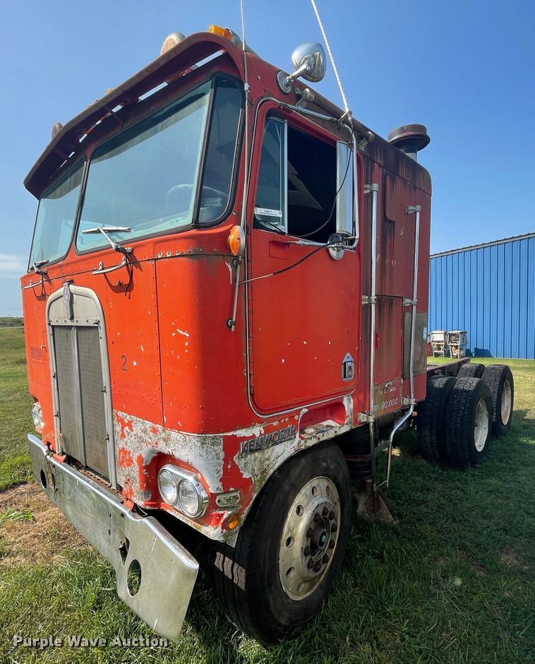 image for item JQ9618 1977 Kenworth KI00C  semi truck