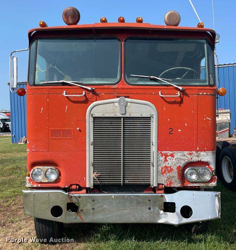 image for item JQ9618 1977 Kenworth KI00C  semi truck