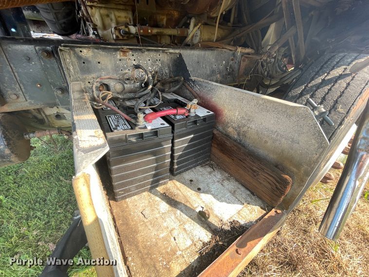 image for item JQ9618 1977 Kenworth KI00C  semi truck