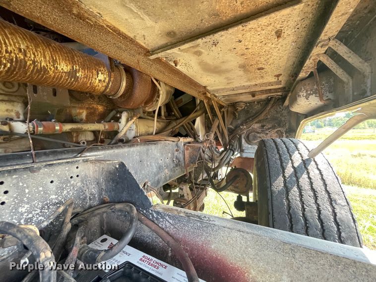 image for item JQ9618 1977 Kenworth KI00C  semi truck