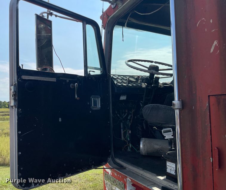 image for item JQ9618 1977 Kenworth KI00C  semi truck