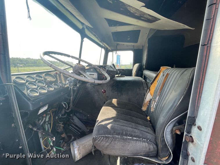 image for item JQ9618 1977 Kenworth KI00C  semi truck