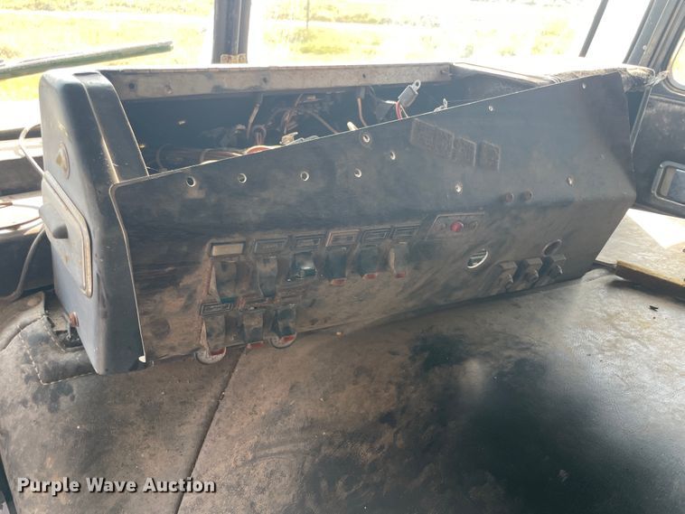 image for item JQ9618 1977 Kenworth KI00C  semi truck