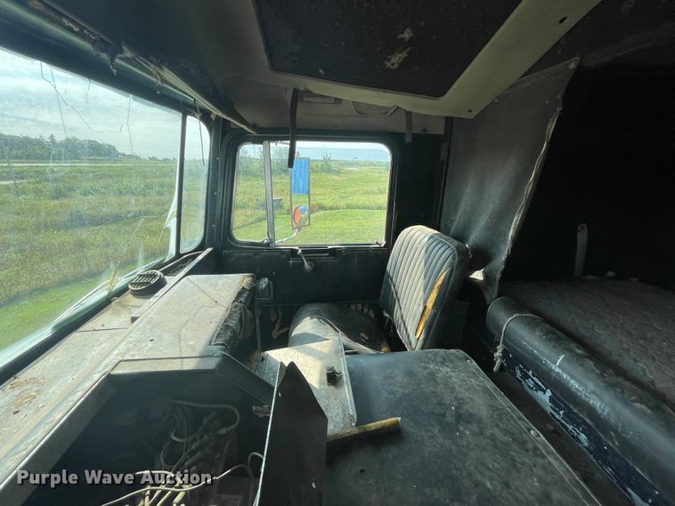 image for item JQ9618 1977 Kenworth KI00C  semi truck