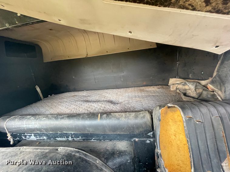 image for item JQ9618 1977 Kenworth KI00C  semi truck