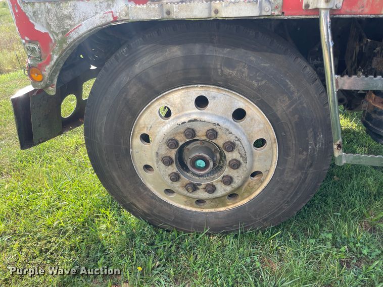 image for item JQ9618 1977 Kenworth KI00C  semi truck