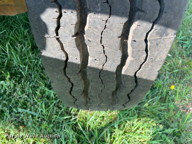 image for item JQ9618 1977 Kenworth KI00C  semi truck