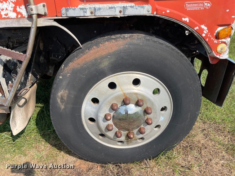 image for item JQ9618 1977 Kenworth KI00C  semi truck